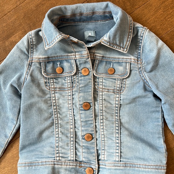 EUC Baby Gap denim jacket. Size US 5. - Picture 3 of 5